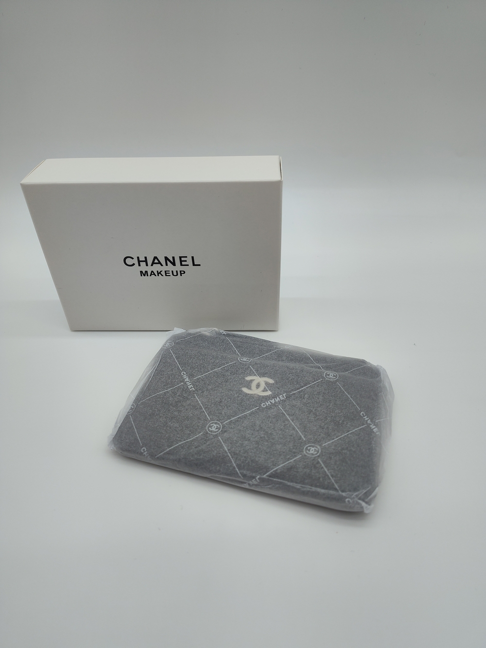 CHANEL Makeup Quilted Card Holder Coin Purse Black CC Beauty Collection NIB GWP - Picture 5 of 11